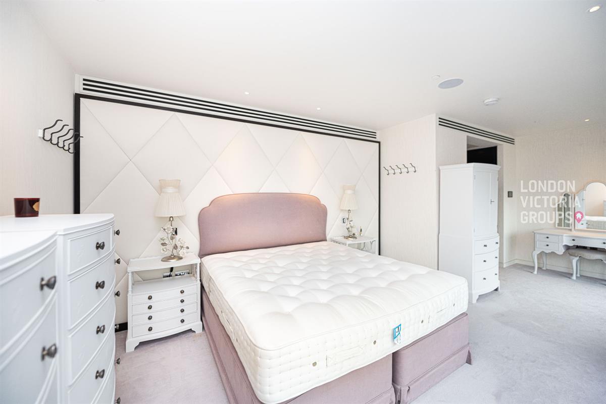 5 Moor Lane, LONDON